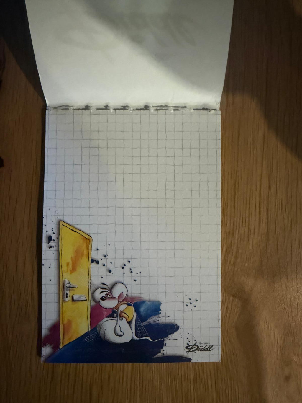Diddl Block A6 Nr. 45 – Innenseite, kariertes Blatt mit Diddl-Maus vor gelber Tür